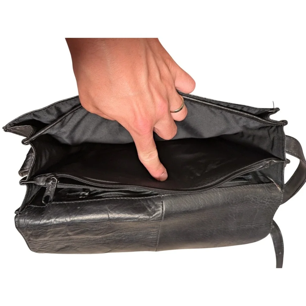 Vintage Hobo International Black‎ Leather Crossbody Bag Flap Adjustable Strap